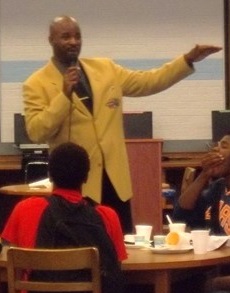 “Hall of Famer” Scores Big at Hillcrest’s Family Reading Night