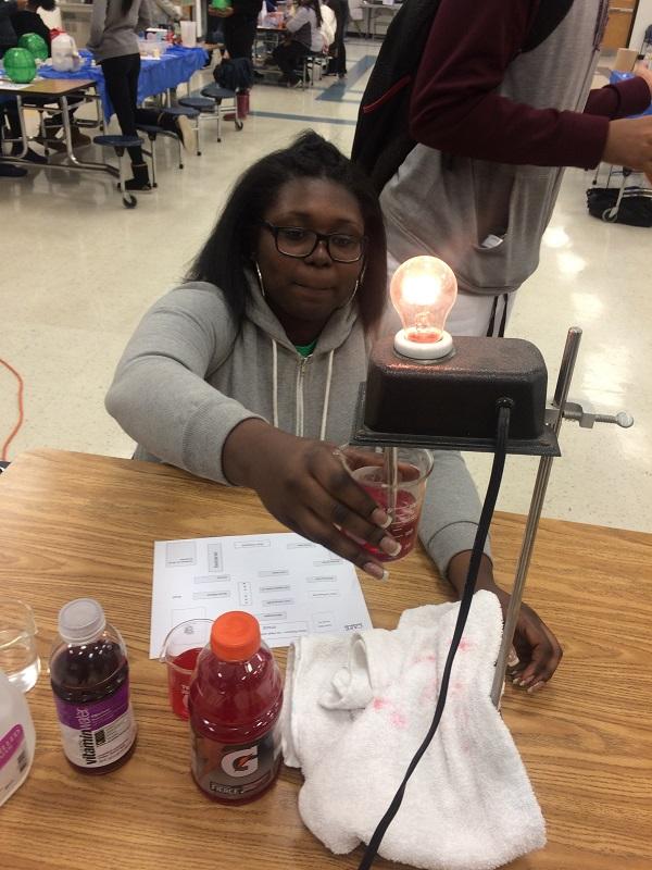 Kaitlyn Cooper performing the electrolyte test: This is a good scientific experiment. Now I know that vitamin water has more electrolytes than Gatorade.
