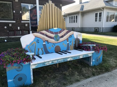Hillcrest Art Society Earns Award in Tinley Park “Benches on the Avenue”