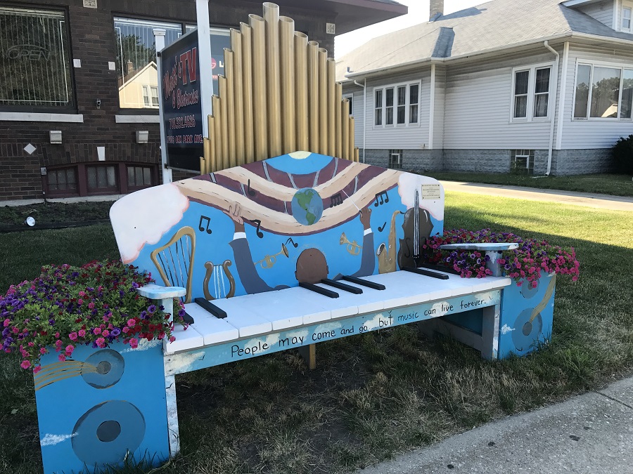 Hillcrests Art Society brings art to the streets of Tinley Park for the 2017 Benches on the Avenue: The Power of Music
